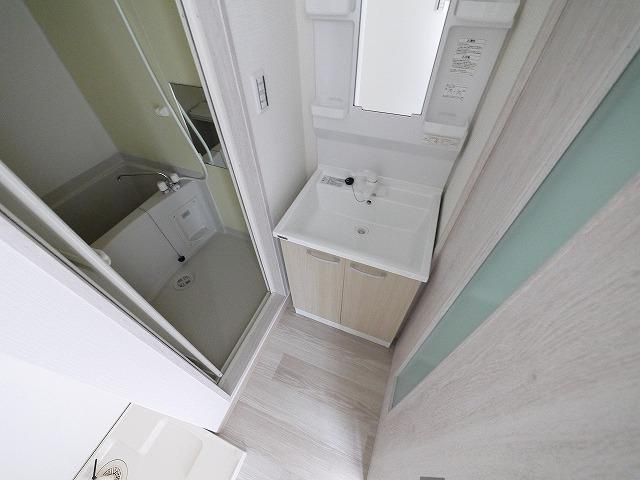 Kフラット三条の洗面所|広い洗面スペース