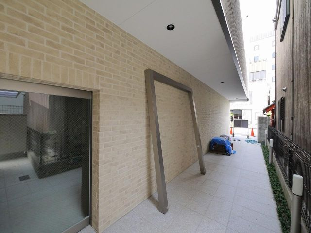 Kフラット三条のエントランス|建物の内部です