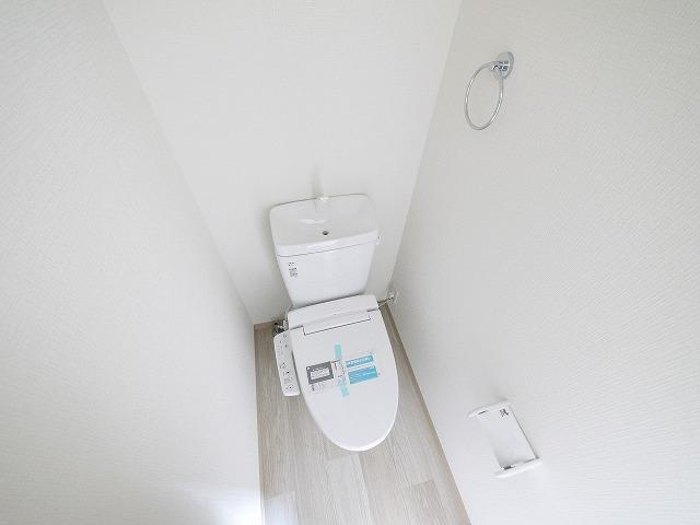 Kフラット三条のトイレ|落ち着いた色調のトイレです