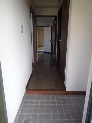 ピアノ第一ビルの玄関