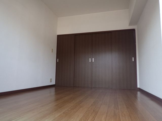 ピアノ第一ビルの居間・リビング