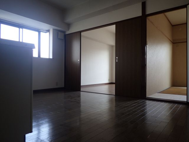 ピアノ第一ビルの洋室