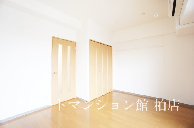 アルバ南柏の洋室