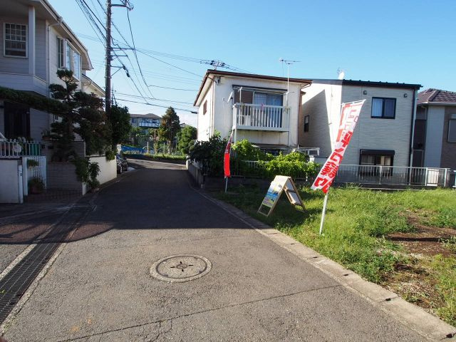 保土ヶ谷区上菅田町　新築戸建ての前面道路含む現地写真