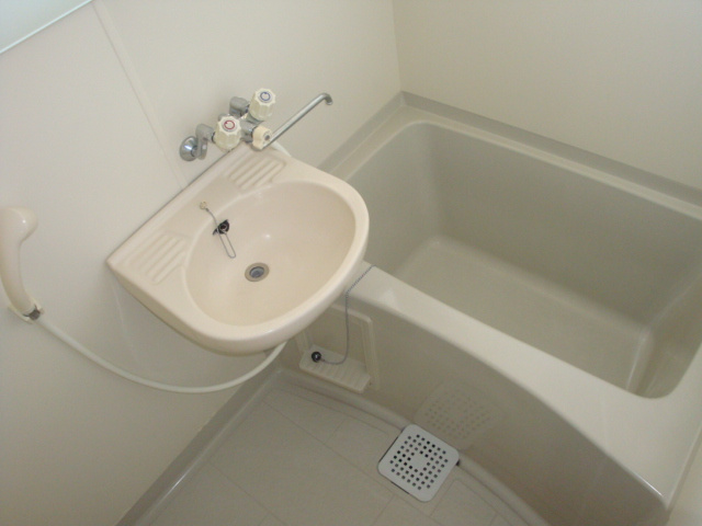 サニーホームズオザキの浴室