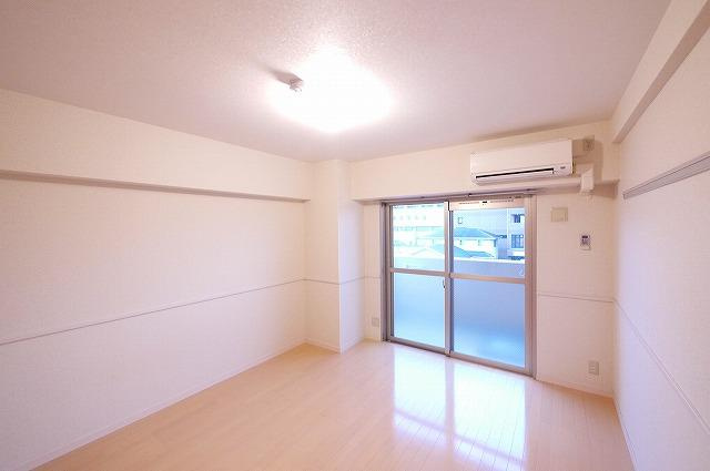 フルーア　ケイの洋室|南向き明るい洋室です