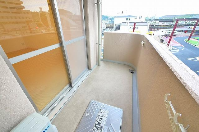 フルーア　ケイのバルコニー|日当たりのいい南向きバルコニーです