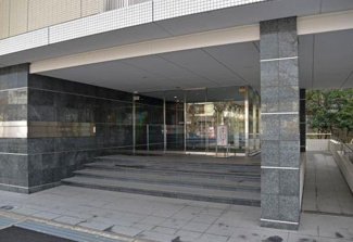 【エントランス】 | 東急田園都市線「鷺沼」駅徒歩21分！またはバス4分「中有馬」バス停徒歩2分！