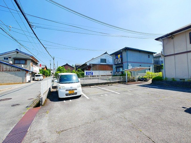 Ｋ，クレストの駐車場