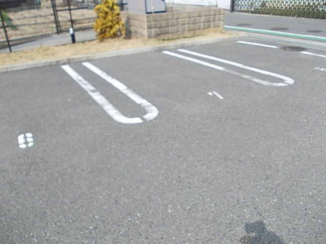 サンリットガーデンの駐車場