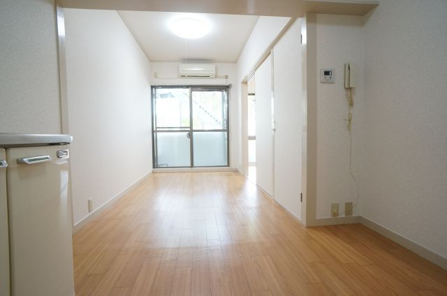 秀明ハイツⅡの居間・リビング