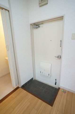 秀明ハイツⅡの玄関