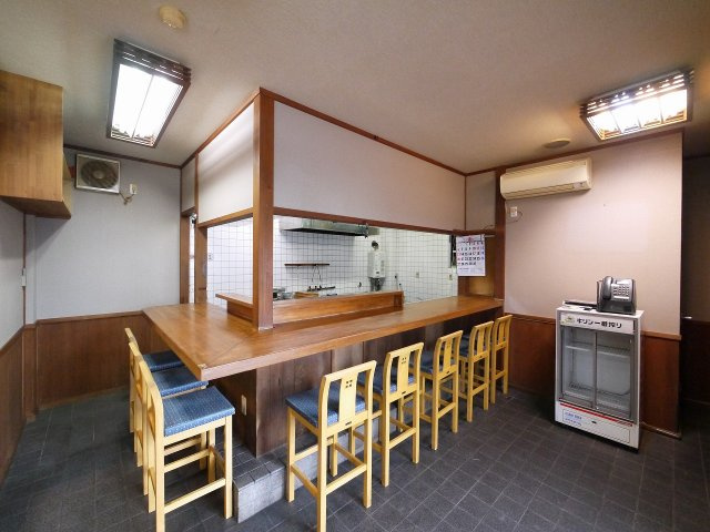 サンプラザ南京終の内装
