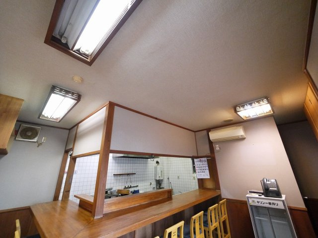 サンプラザ南京終の内装