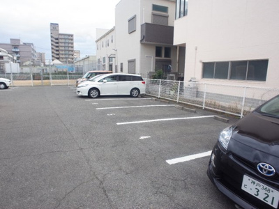 【駐車場】 | ホワイトヴィレッジ | 駐車スペース