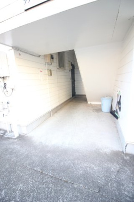 【その他共用部分】 | リリーハイツ | 階段下部分です☆