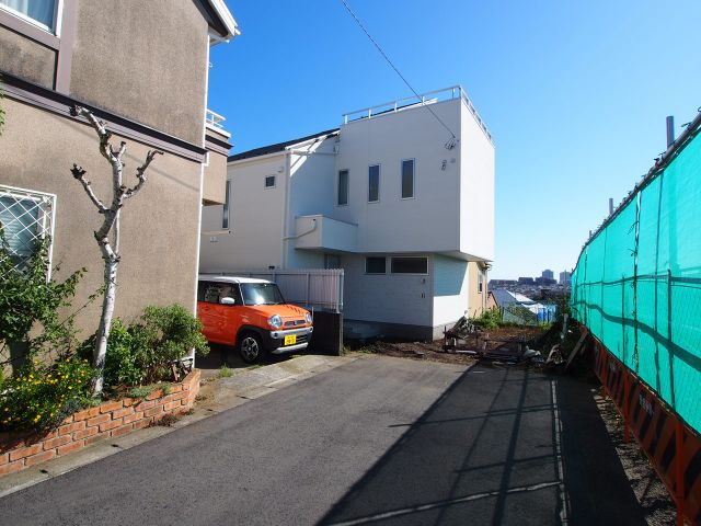 保土ヶ谷区法泉３丁目全４棟　新築戸建ての前面道路含む現地写真