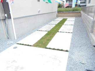 【駐車場】 | 2630から2199万円まで価格変更。駅徒歩8分。