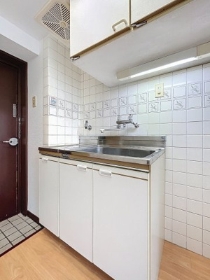 【キッチン】 | エレガンス笹塚 | ★収納棚付きのキッチンでスッキリできます★