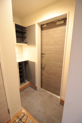 【玄関】 | ジューンベリーガーデン北畠 | 玄関横にシューズボックスがあります。