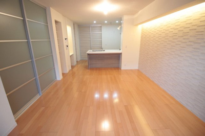 【居間・リビング】 | ジューンベリーガーデン北畠 | リビングから見たキッチン