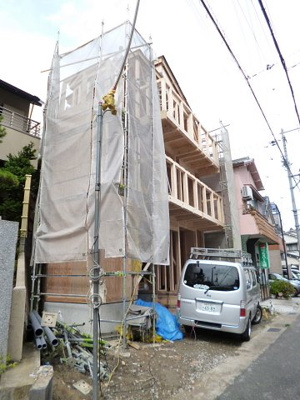 【前面道路含む現地写真】 | 舞子台６丁目３階建て | １０月１３日上棟