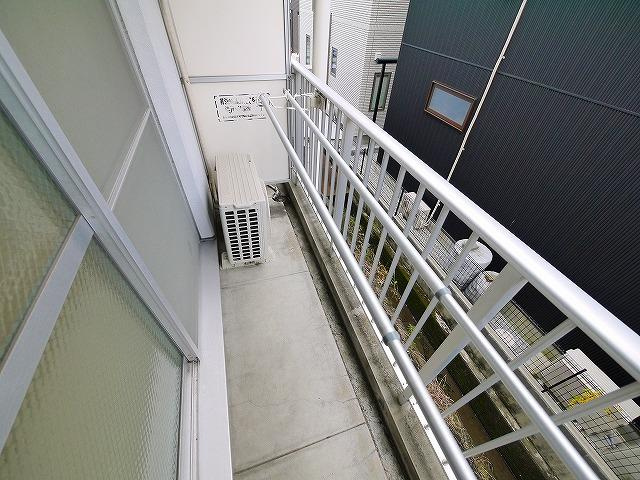 ヴィラあざみのバルコニー|お洗濯にも便利なバルコニー付き