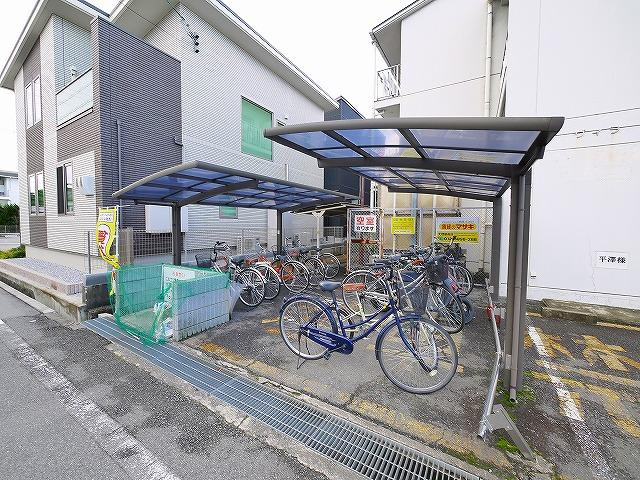 ヴィラあざみのその他共用部分|使いやすい自転車置き場です。