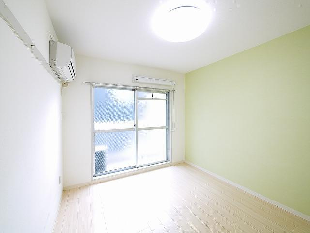 ヴィラあざみの洋室|使い勝手のいい洋室です。