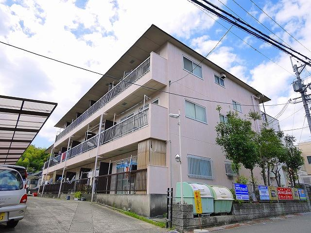 ハイツ東生駒の外観