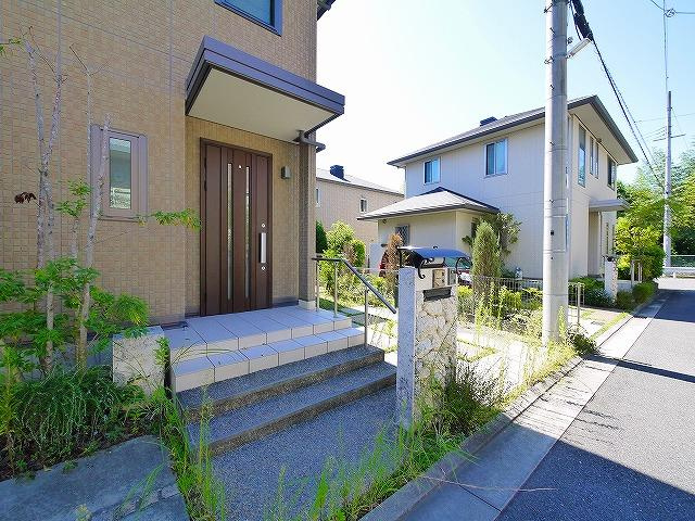 美鹿の台戸建のエントランス
