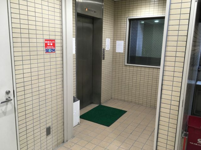 タクエー横浜西口第２ビルのエントランス