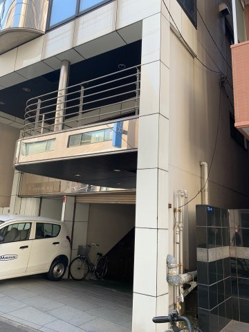 MARUSHINビルのエントランス