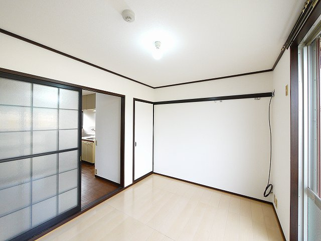 乙木ハイツAの寝室|落ち着いた色調の寝室です