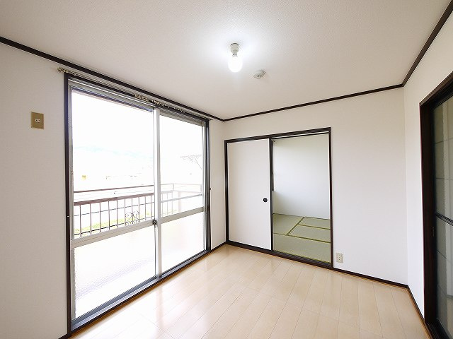 乙木ハイツAの洋室|使い勝手のいい洋室です