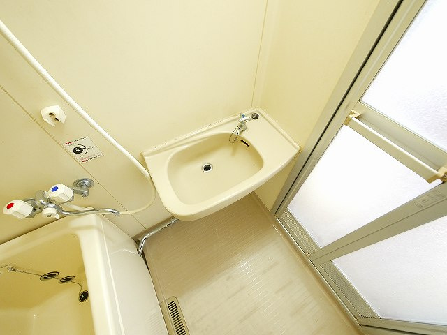 乙木ハイツAの洗面所|使いやすい洗面です