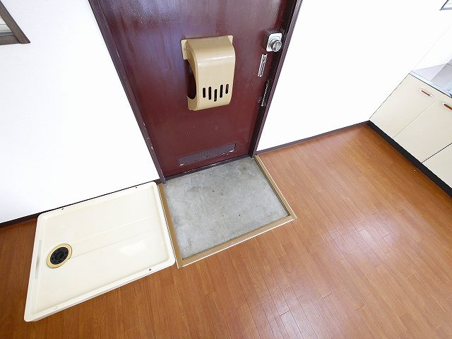 乙木ハイツAの玄関|明るい玄関です