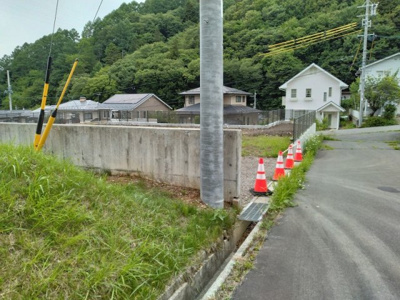 【外観】 | 下諏訪町武居北 売地５ | 外観と北東の前面道路