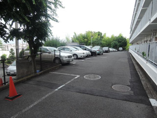 【駐車場】