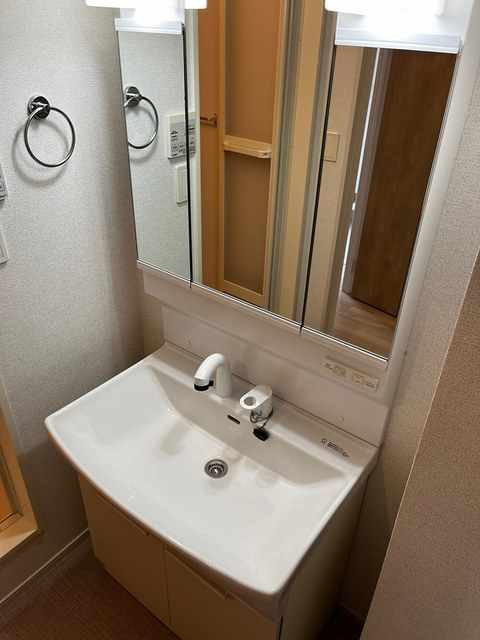 サングランスの洗面所