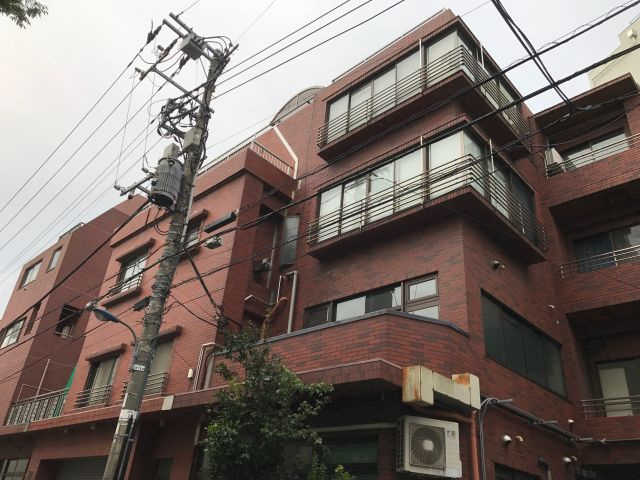 根橋ビルの外観