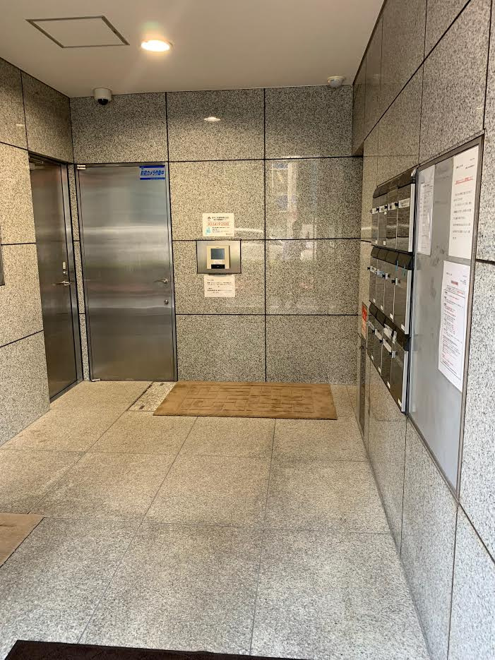 石川興産ビルのロビー