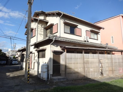 【駐車場】 | 友沢２戸一貸家 | 建物横と玄関前に駐車スペース有り！