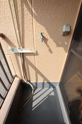 【設備】 | ニューハイツ松川 | 室外洗濯機置場
