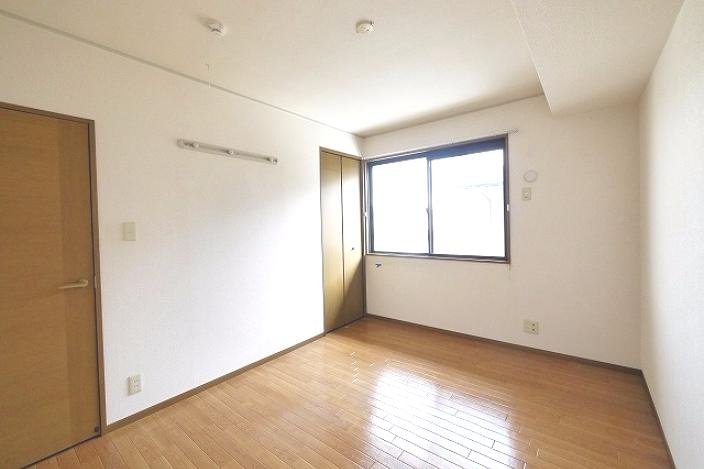 セジュール大安寺Ⅱの洋室|落ち着いた色調の洋室です