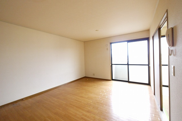 セジュール大安寺Ⅱの居間・リビング|ゆったりとしたリビングです