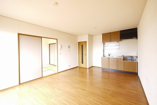 セジュール大安寺Ⅱの居間・リビング|ゆったりとしたリビングです