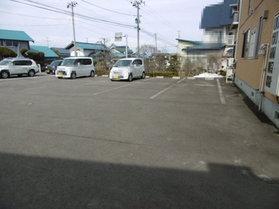 【駐車場】 | シャーメゾンカメリア | 駐車場があるので、車を買う予定の方も安心です