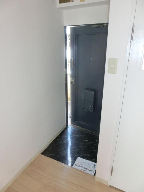 谷田十三マンションの玄関