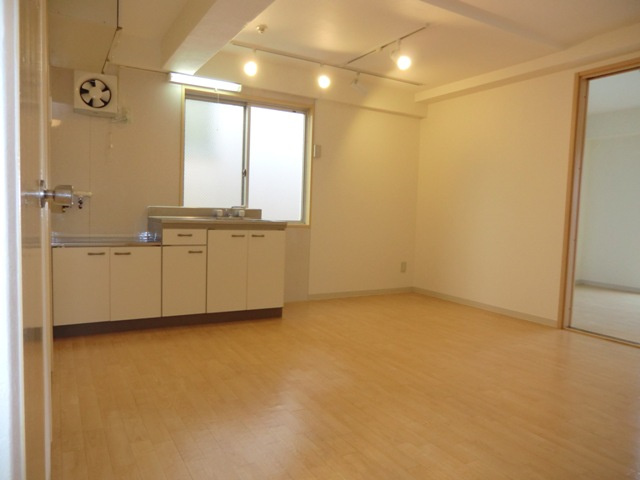 谷田十三マンションの居間・リビング